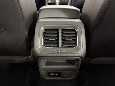 Used 2018 Volkswagen Tiguan SEL AWD/4WD image 49