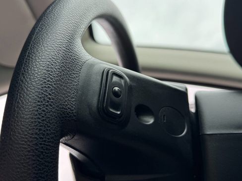 Used 2019 Dodge Grand Caravan SE w/ UConnect Hands-Free Group image 30