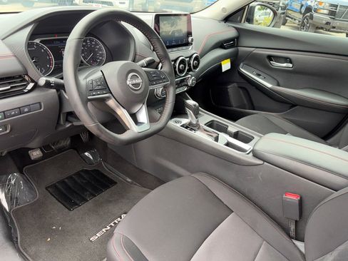 Used 2025 Nissan Sentra SR FWD image 8