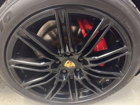 Used 2015 Porsche Cayenne Turbo AWD/4WD image 39
