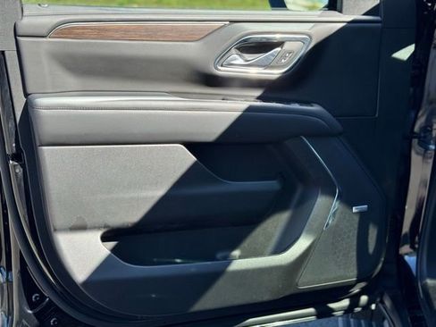 Used 2022 Chevrolet Suburban High Country w/ Premium Package 2 image 12