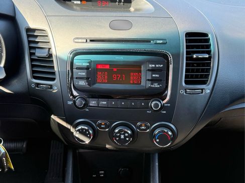 Used 2017 Kia Forte LX FWD image 17