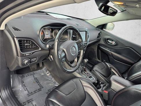 Used 2019 Jeep Cherokee Trailhawk w/ Cold Weather Group image 11