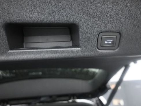 Used 2026 Chevrolet Traverse RS FWD image 25