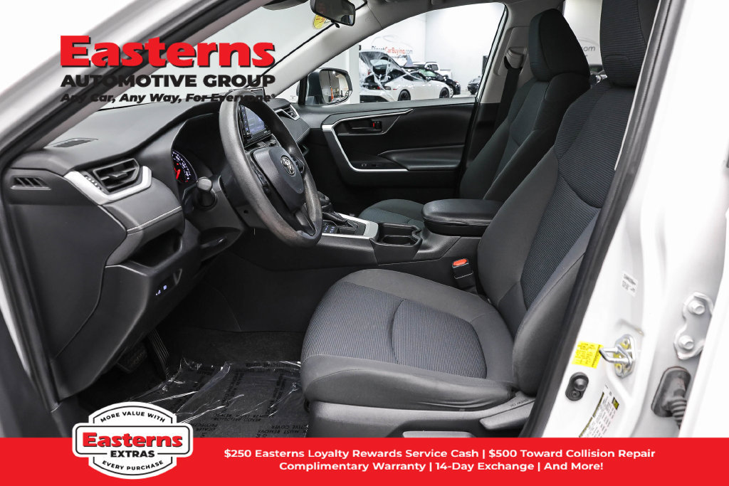 Used 2021 Toyota RAV4 LE AWD/4WD image 14