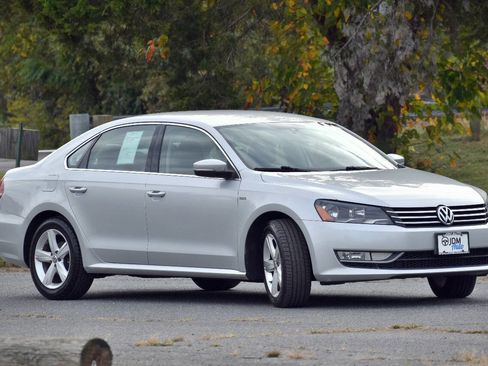 Used 2015 Volkswagen Passat 1.8T Limited Edition image 4