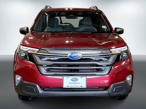 Used 2025 Subaru Forester Premium image 2