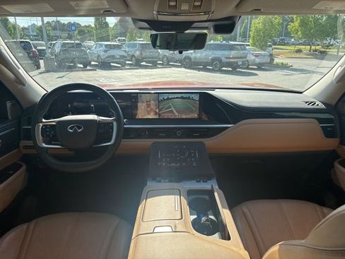 Used 2025 INFINITI QX80 Sensory AWD/4WD image 12