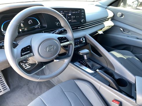 Certified 2025 Hyundai Elantra Sport image 17