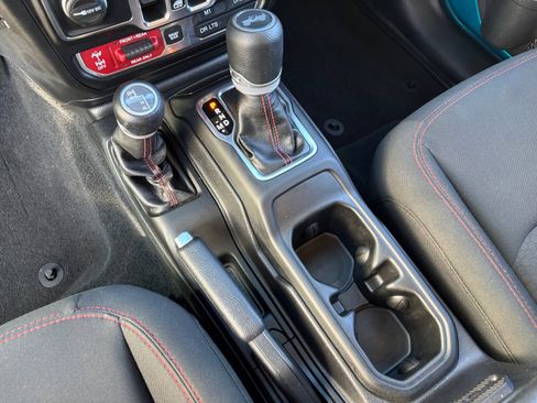 Used 2020 Jeep Wrangler Unlimited Rubicon w/ Steel Bumper Group image 15