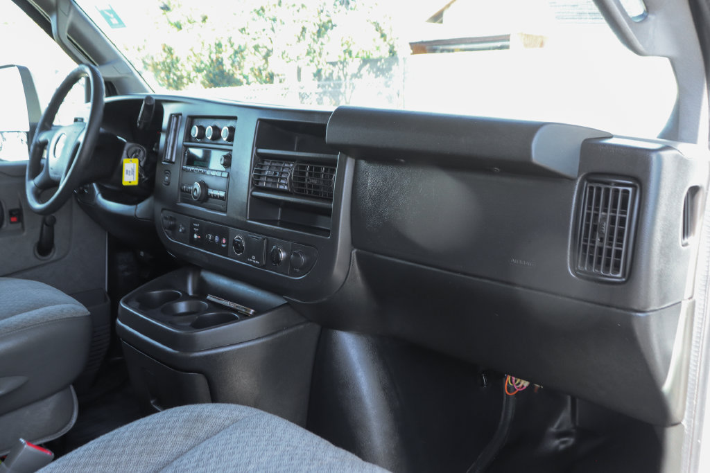 Used 2020 Chevrolet Express 3500 w/ Chrome Appearance Package RWD image 28