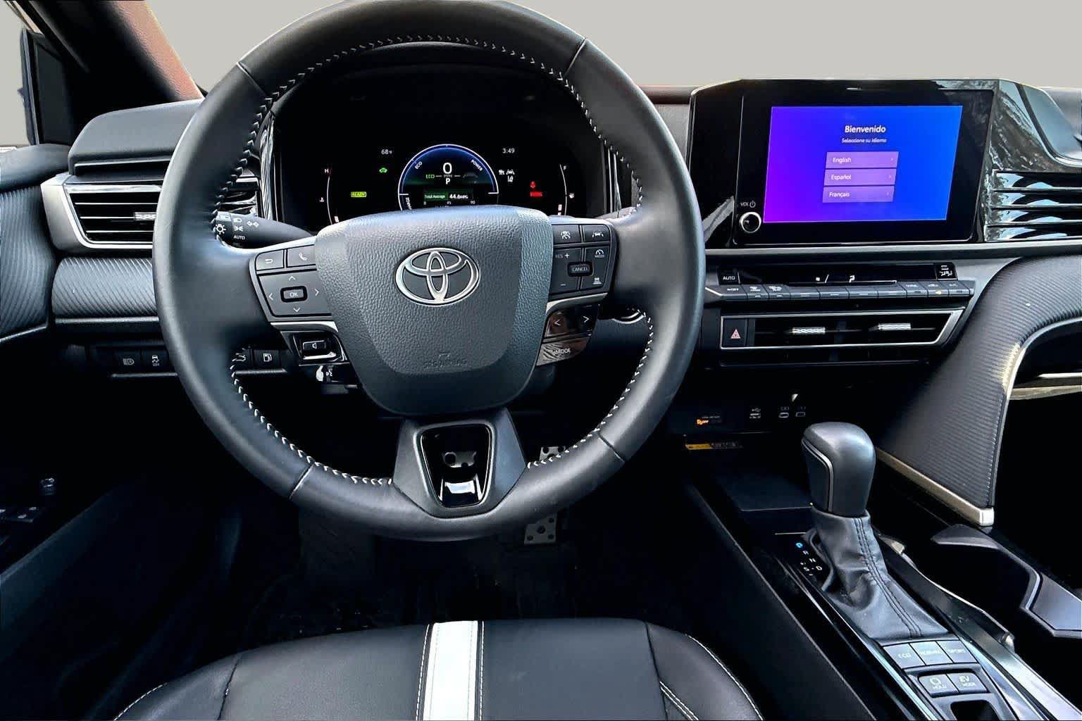 Used 2025 Toyota Camry SE FWD image 5
