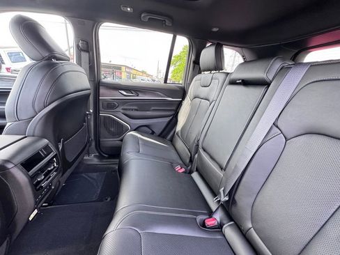 New 2026 Jeep Grand Cherokee Limited AWD/4WD image 16