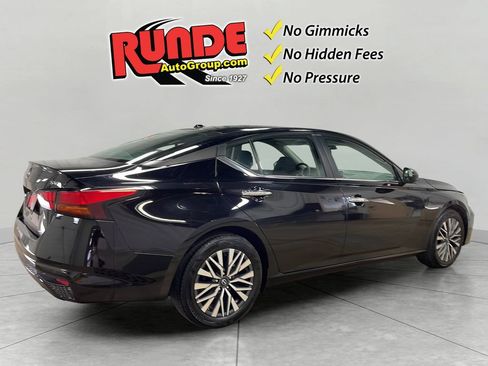 Used 2024 Nissan Altima 2.5 SV FWD image 10