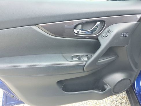 Used 2019 Nissan Rogue SV w/ Premium Package AWD/4WD image 11
