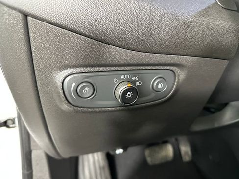 Used 2021 Chevrolet Equinox LT image 19