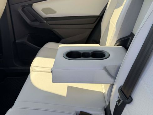 Used 2018 Volkswagen Tiguan SE AWD/4WD image 14