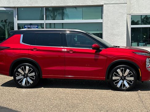 New 2025 Mitsubishi Outlander SEL image 3