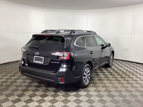Used 2022 Subaru Outback Premium AWD/4WD image 2