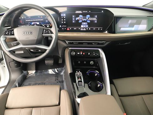 Certified 2025 Audi Q5 Prestige image 18