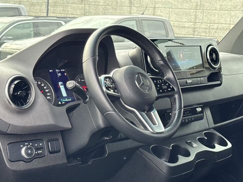 Used 2022 Mercedes-Benz Sprinter 2500 image 12