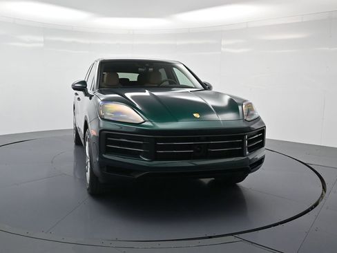 Used 2025 Porsche Cayenne AWD/4WD image 29