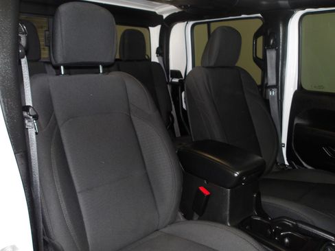 Used 2023 Jeep Gladiator Sport AWD/4WD image 16