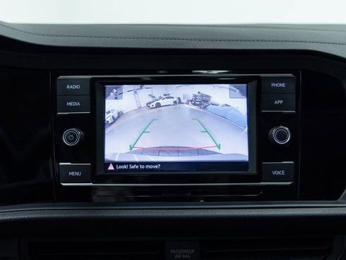 Used 2024 Volkswagen Jetta SE image 18