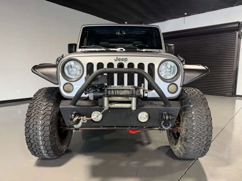 Used 2015 Jeep Wrangler Rubicon w/ Power Convenience Group AWD/4WD image 2
