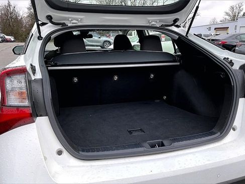 Used 2021 Toyota Prius LE image 30