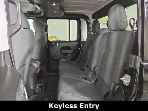 Certified 2025 Jeep Gladiator Sport image 13
