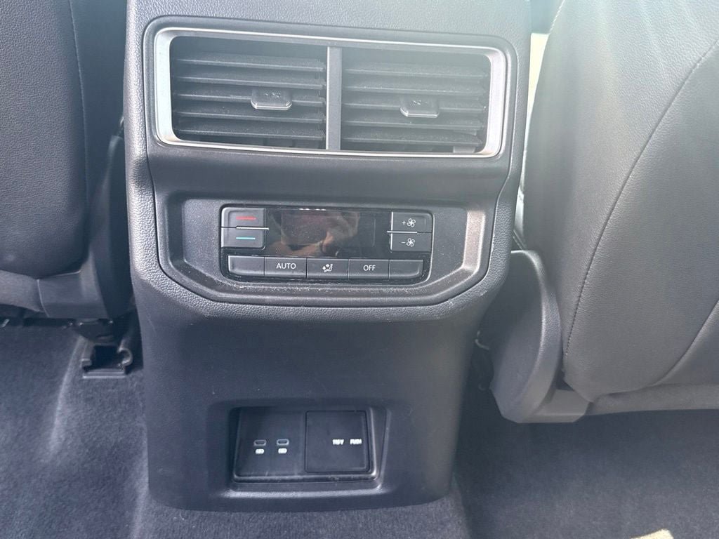 Used 2026 Volkswagen Atlas SE FWD image 15
