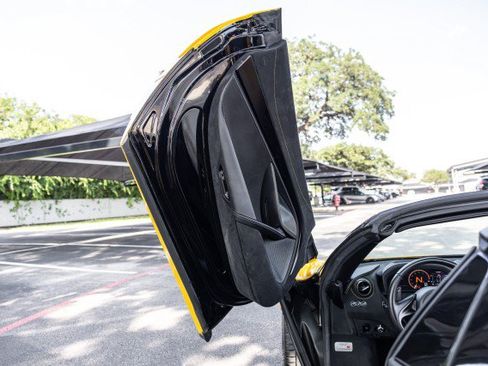 Used 2021 McLaren 720S Performance RWD image 33