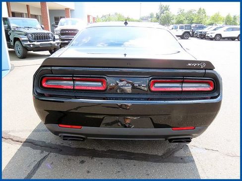 Used 2017 Dodge Challenger SRT Hellcat RWD image 6