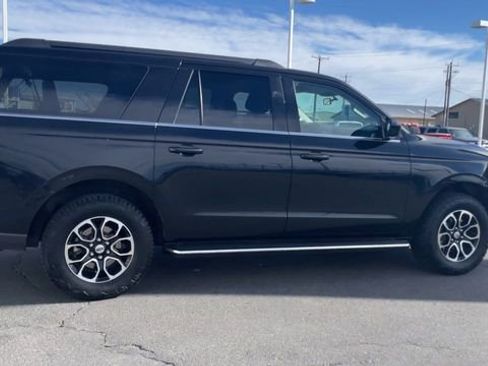 Used 2023 Ford Expedition Max XLT image 2