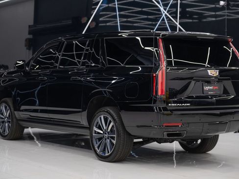 Used 2026 Cadillac Escalade ESV Sport AWD/4WD image 34