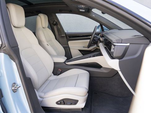 Used 2025 Porsche Macan 4S Electric image 39