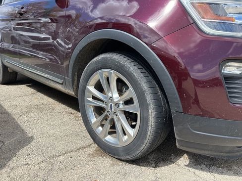 Used 2018 Ford Explorer XLT w/ Equipment Group 202A image 4