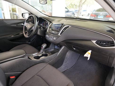Used 2025 Chevrolet Malibu RS FWD image 23