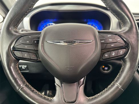 Used 2020 Chrysler Pacifica Touring-L Plus FWD image 17