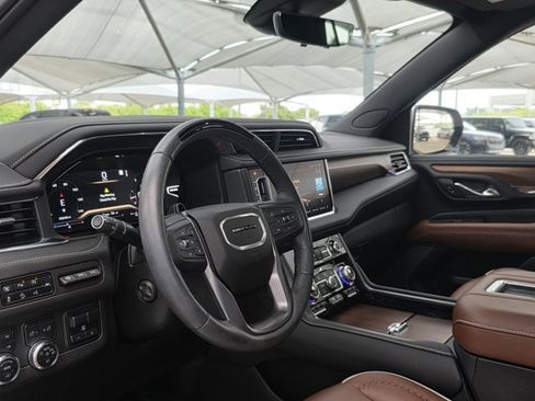 Used 2023 GMC Yukon Denali Ultimate image 11