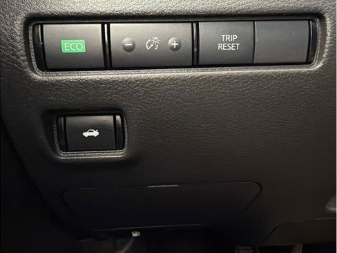 Used 2025 Nissan Sentra SV FWD image 25