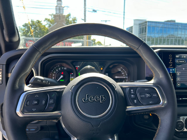 Used 2024 Jeep Wrangler Unlimited Sahara w/ Technology Group AWD/4WD image 13