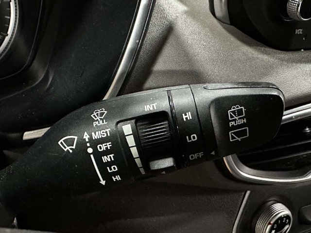 Used 2020 Hyundai Santa Fe SE AWD/4WD image 32