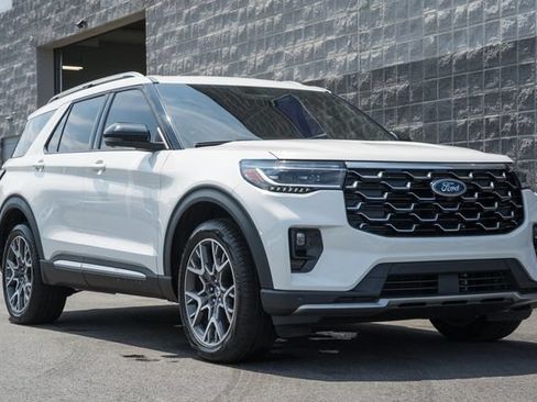 Used 2025 Ford Explorer Platinum w/ Ultimate Package AWD/4WD image 2