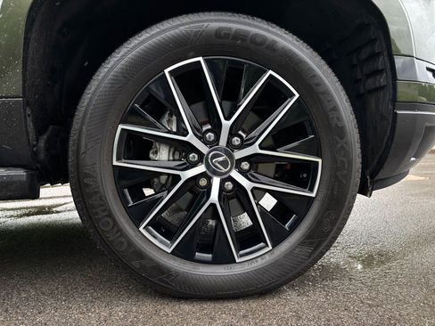 Used 2024 Lexus GX 550 w/ Accessory Package (Z1) AWD/4WD image 18