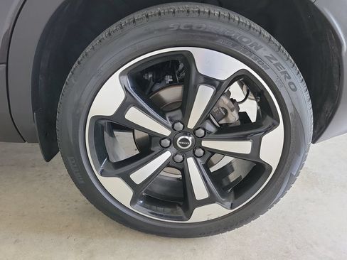 Used 2020 Volvo XC40 T5 Momentum w/ Protection Package Premier AWD/4WD image 12