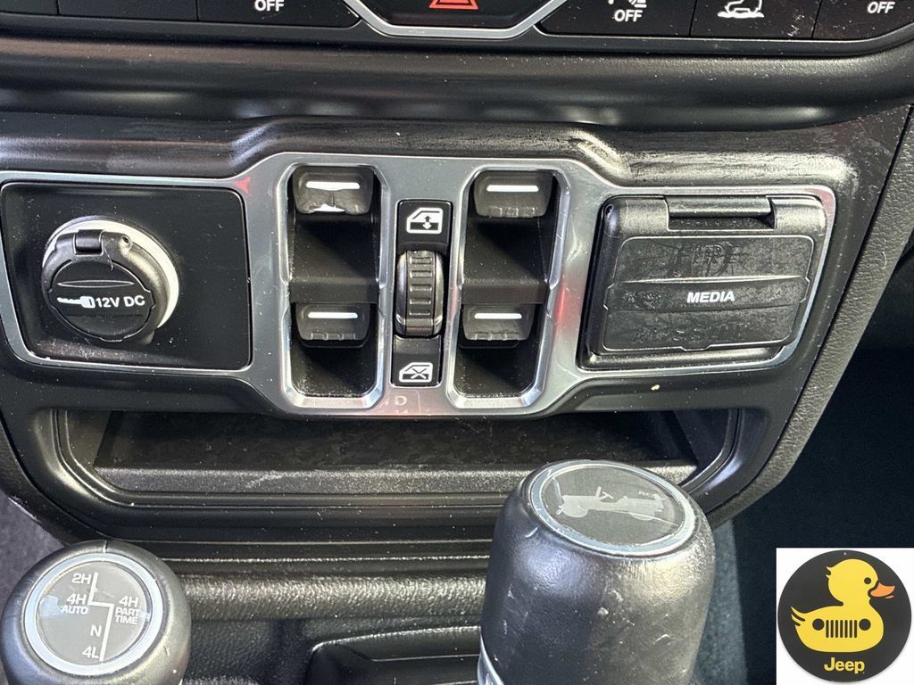 Used 2021 Jeep Wrangler Unlimited Sahara w/ Cold Weather Group AWD/4WD image 32