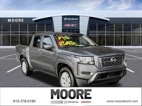 Used 2023 Nissan Frontier SV image 1