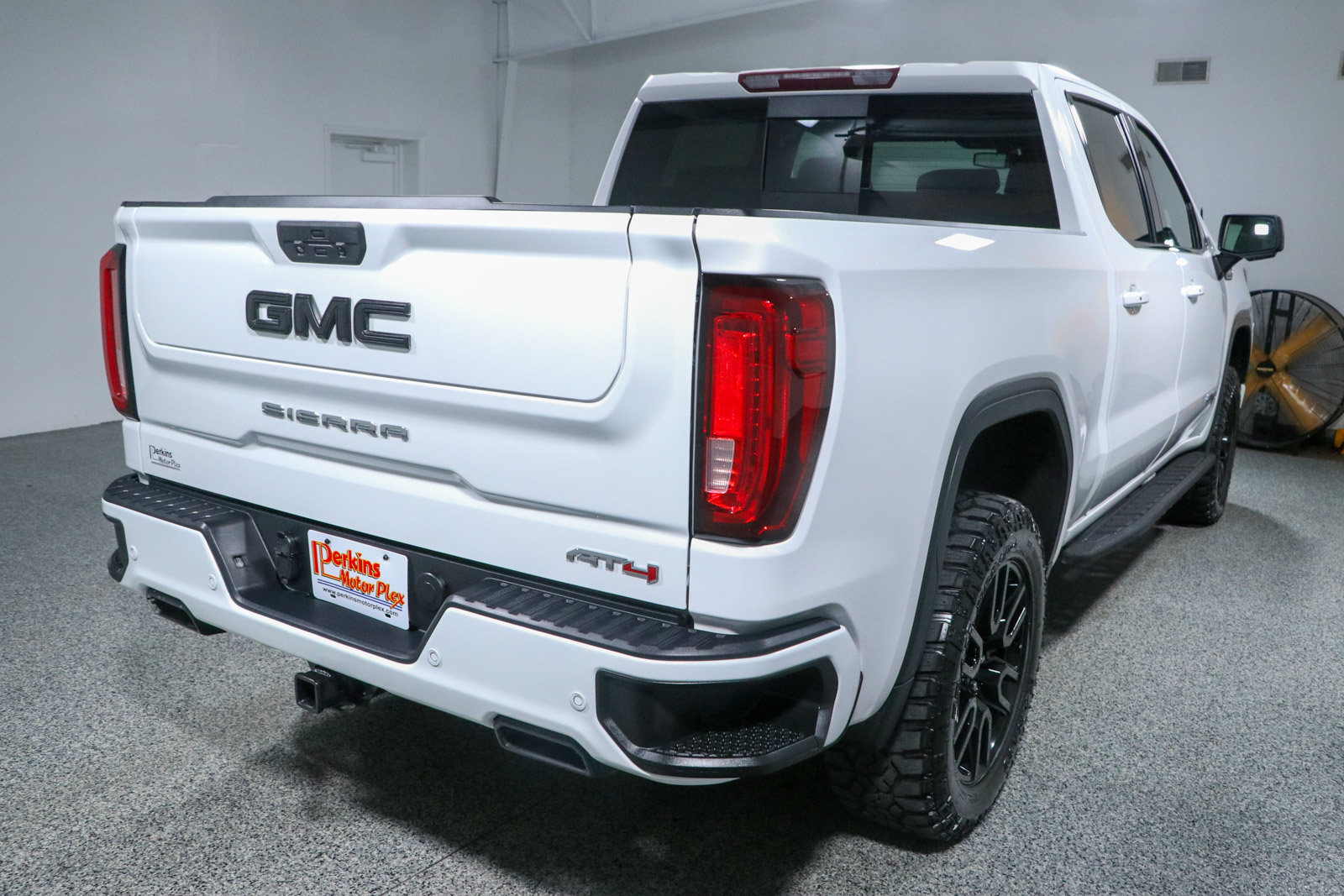 Used 2021 GMC Sierra 1500 AT4 w/ AT4 Premium Package AWD/4WD image 7